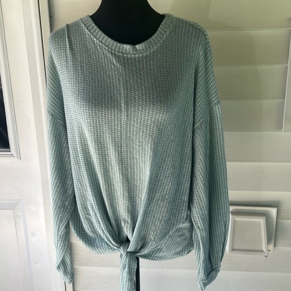 LUSH Soft Green Front Tie Medium top - EUC